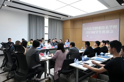 校企共培 未來(lái)可期丨中辰股份召開2023屆實(shí)習(xí)生座談會(huì)